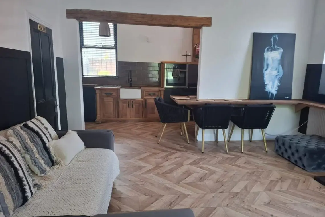 0ad23325 1473 4c vZg5j