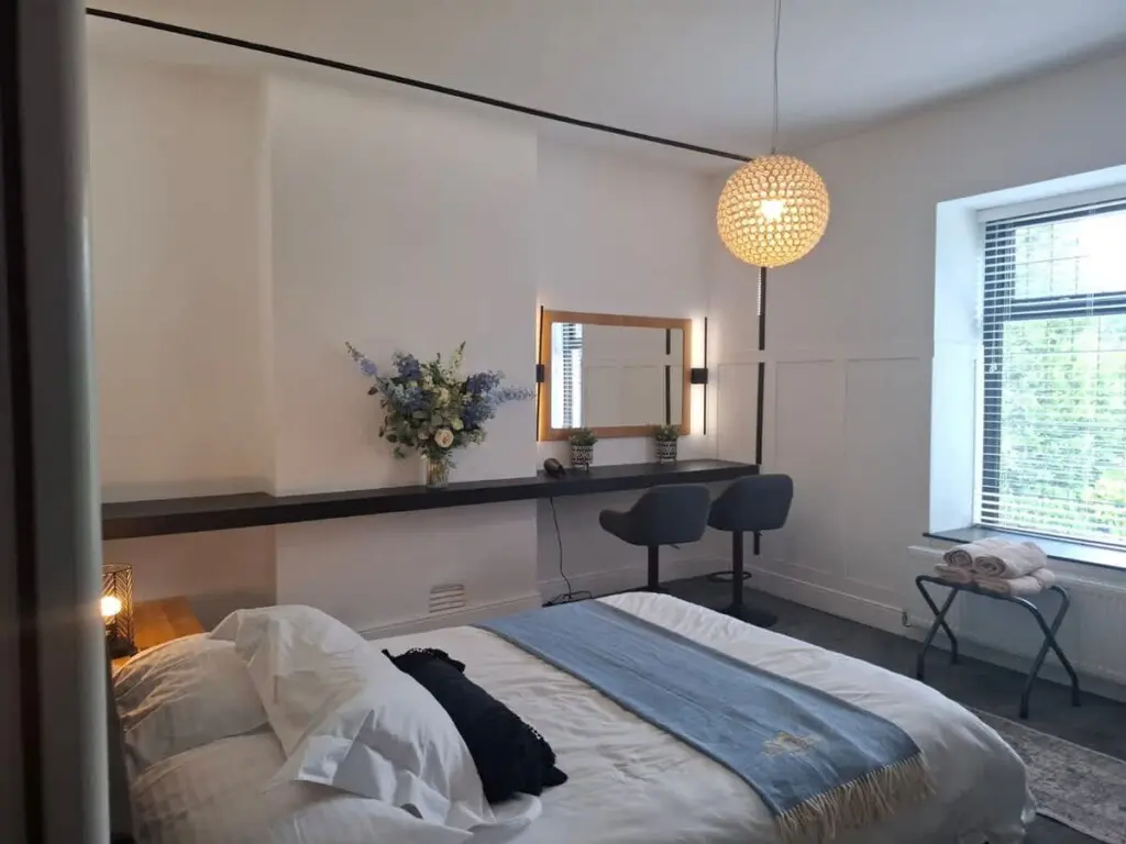 ad255f61 d6fc 4c GQJYr