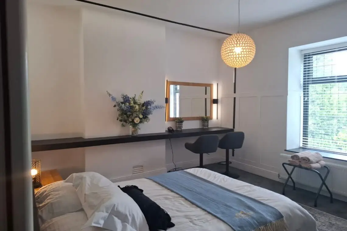 ad255f61 d6fc 4c GQJYr