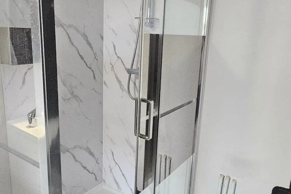 1a64d04a 3f8d 41 KWSDW